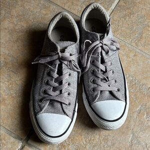 Converse All Star Low Top Sneaker Womens 8.  Lots of wear left